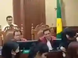 Kisah di Balik Viral Sandra Dewi Memeluk Harvey Moeis