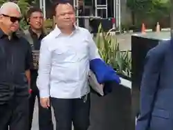 Mantan Dirjen Imigrasi Ronny Sompie Diperiksa oleh KPK Terkait Kasus Hasto