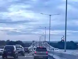 Puncak Arus Mudik: Lalu Lintas Tol Cikampek dan MBZ Padat Menjelang H-2 Lebaran
